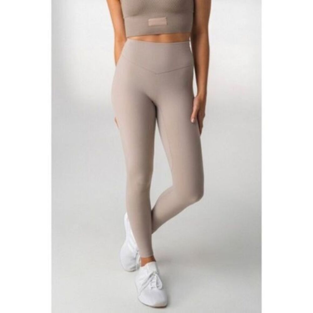 Balance Athletica ‘Ascend’ in Tan Legging Size Small